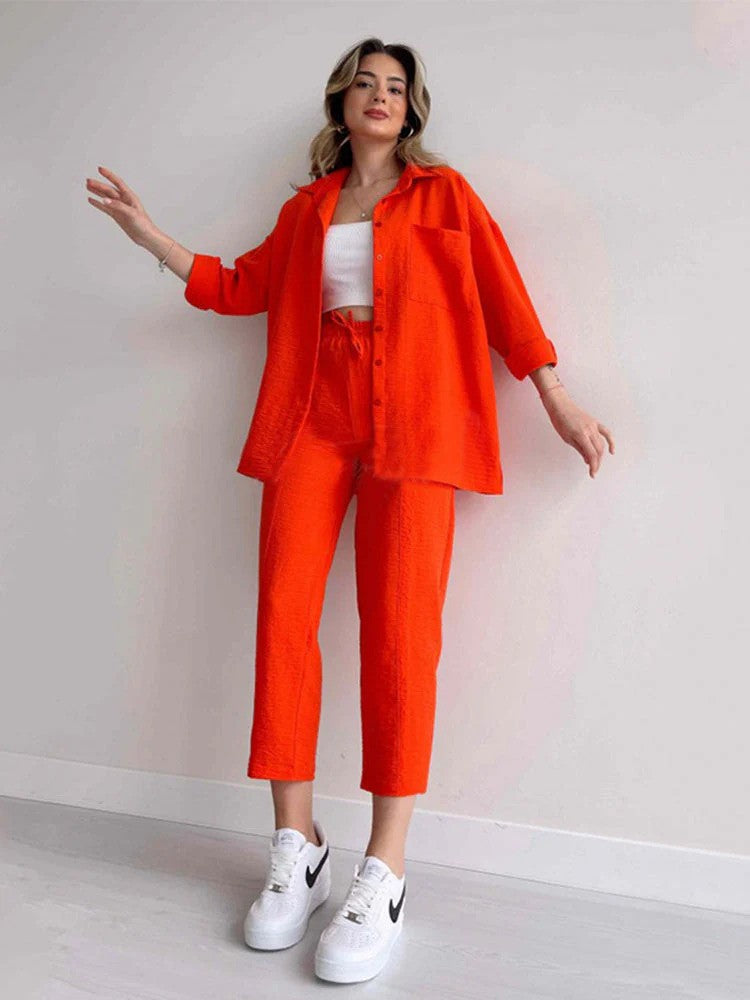 Completo da donna in due pezzi con top e pantaloni ideale per autunno